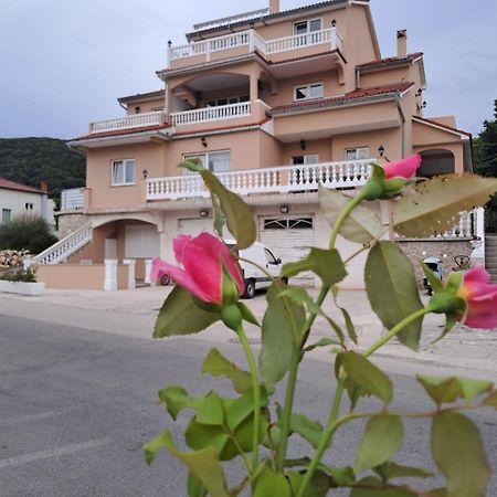 Apartments Mig - With Beautiful Garden Supetarska Draga Εξωτερικό φωτογραφία