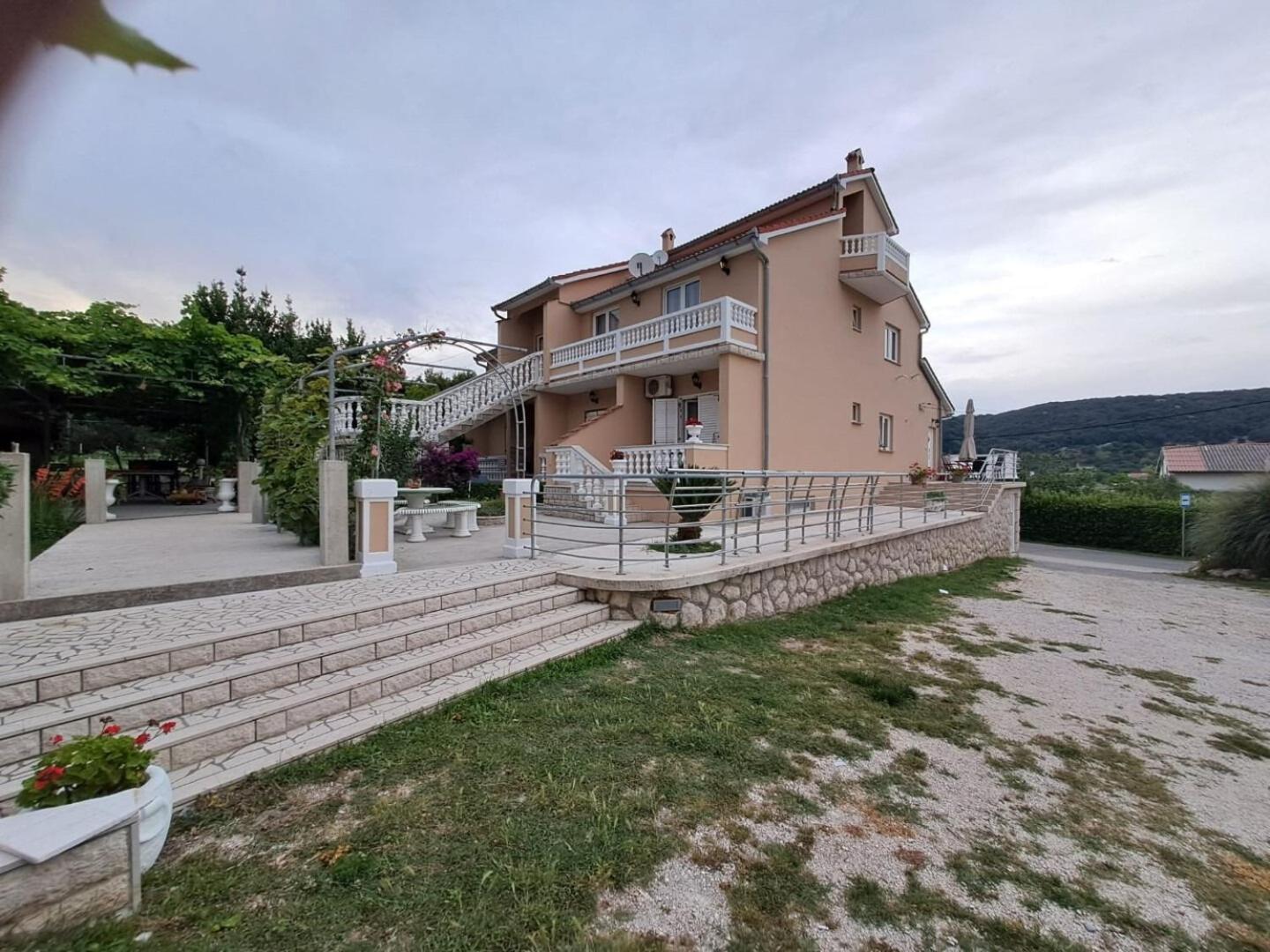 Apartments Mig - With Beautiful Garden Supetarska Draga Εξωτερικό φωτογραφία